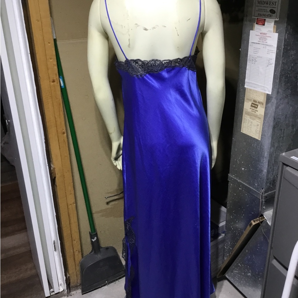 Victorian Lace Blue Purple - Picture 2 of 16